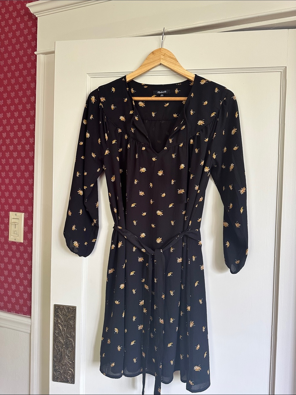 Madewell Black Long-Sleeve Floral Tie-Waist Dress
